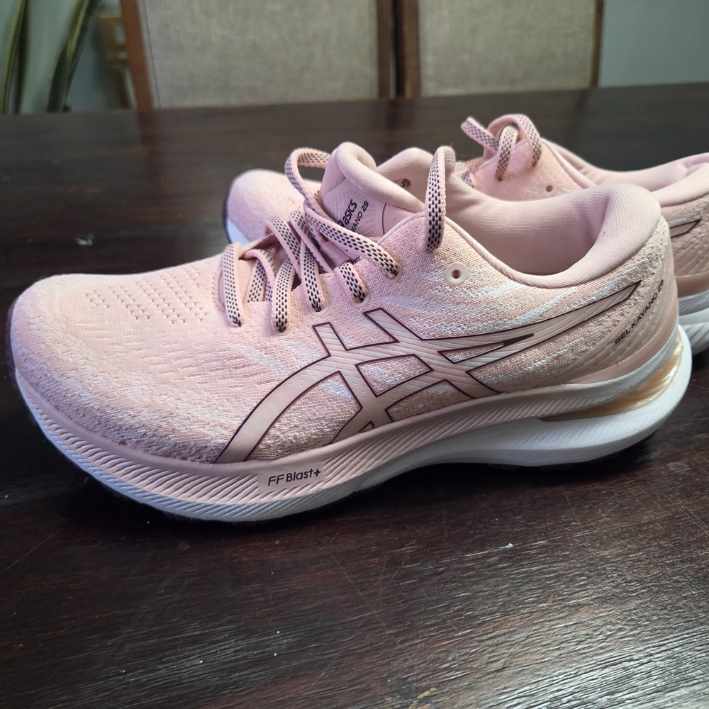 Brand New With Tags ASICS GEL KAYANO 29  Women's Pink Running Shoes